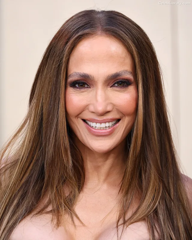 Jennifer Lopez photo 1 of 3409