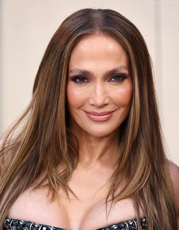 Jennifer Lopez photo 2 of 3409