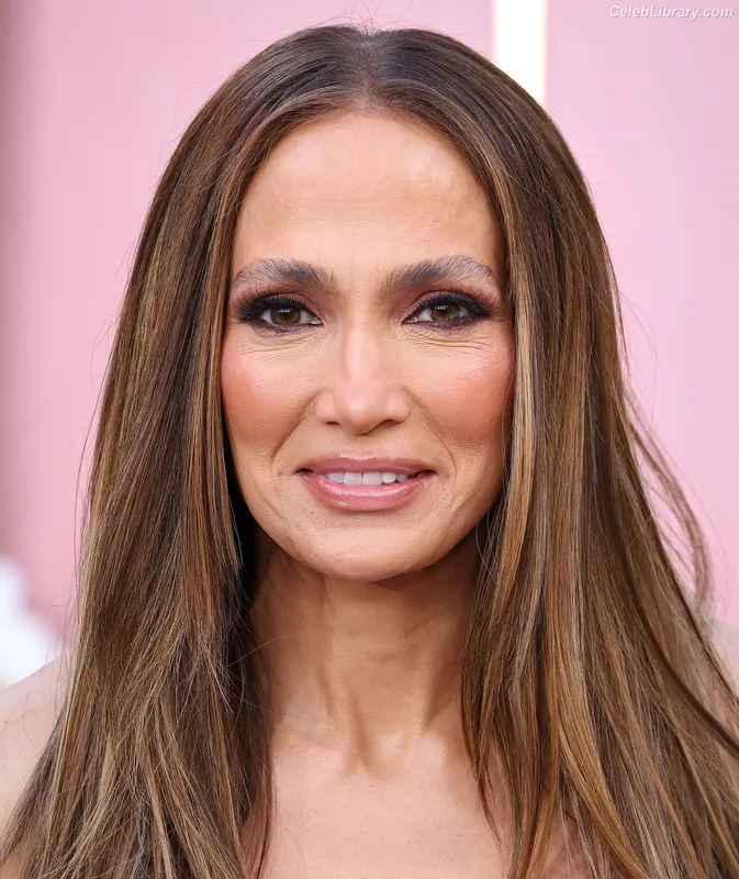 Jennifer Lopez photo 3 of 3409
