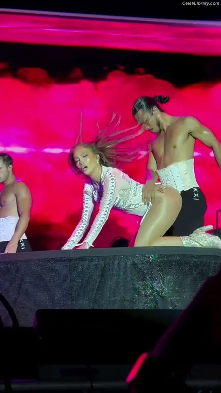 Jennifer Lopez photo 17 of 3409