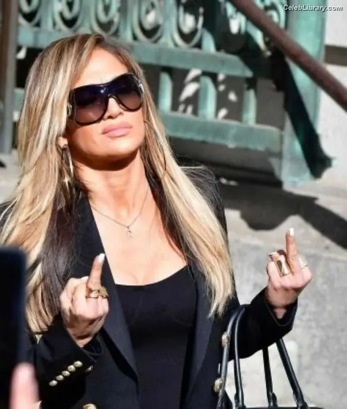 Jennifer Lopez photo 19 of 3409
