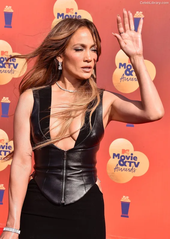 Jennifer Lopez photo 2 of 3409