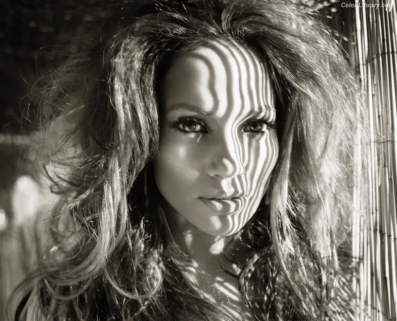 Jennifer Lopez photo 23 of 3409