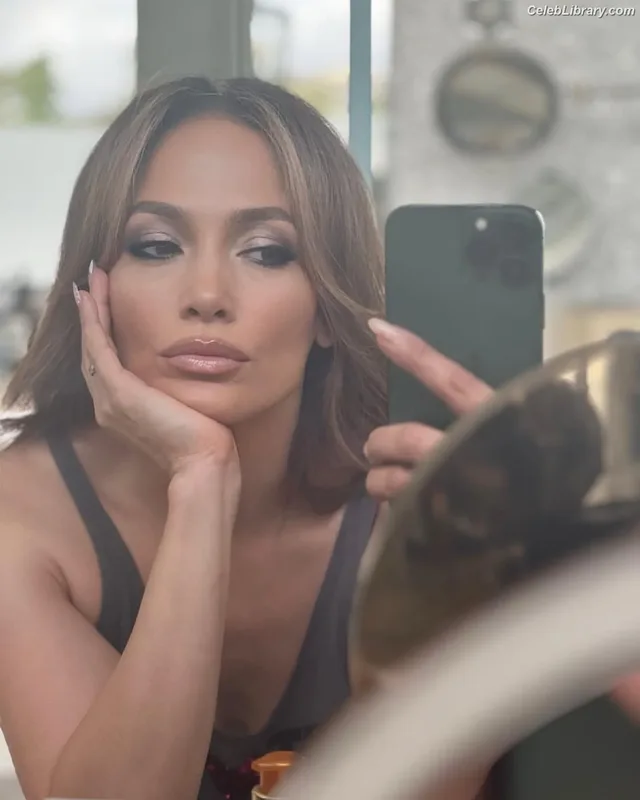 Jennifer Lopez photo 3 of 3409