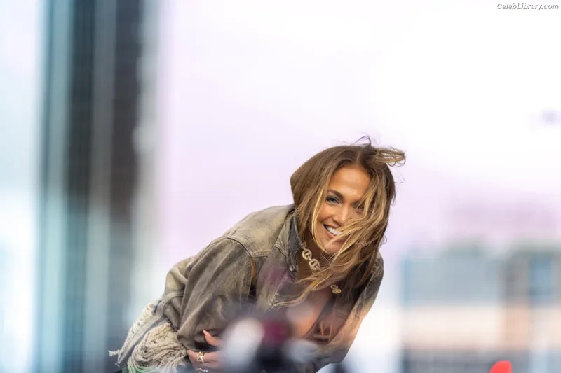 Jennifer Lopez photo 7 of 3409