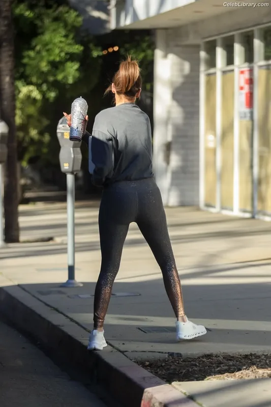 Jennifer Lopez photo 12 of 3409
