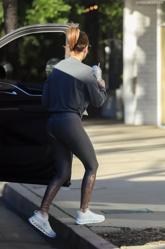 Jennifer Lopez photo 2 of 3409