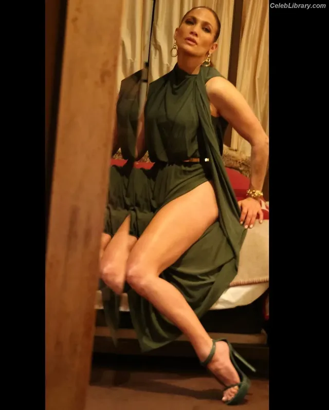 Jennifer Lopez photo 7 of 3409