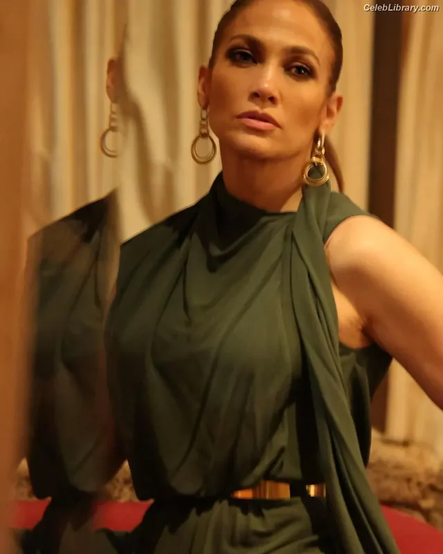 Jennifer Lopez photo 8 of 3409
