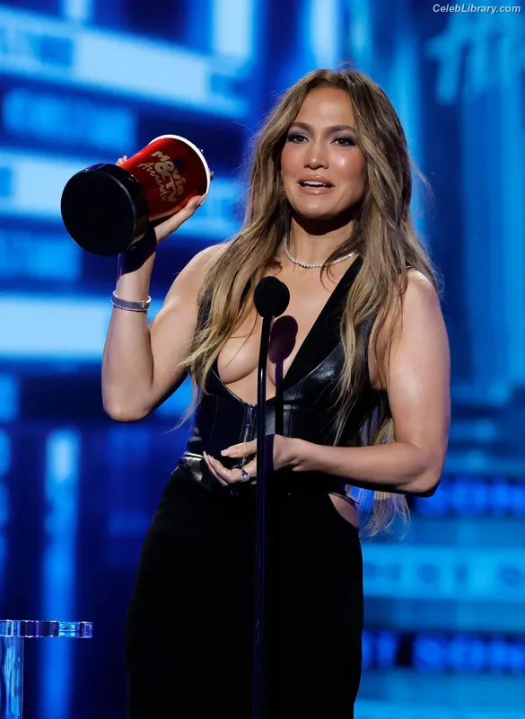 Jennifer Lopez photo 23 of 3409