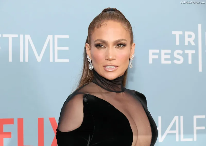 Jennifer Lopez photo 11 of 3409