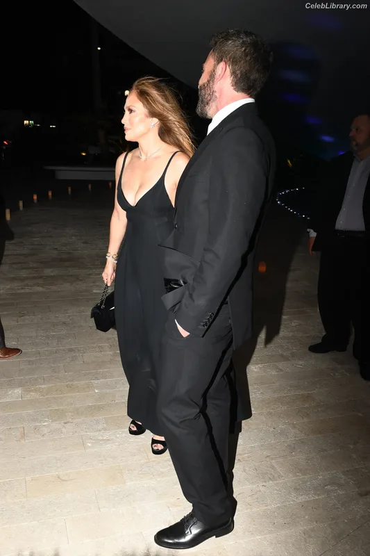 Jennifer Lopez photo 10 of 3409