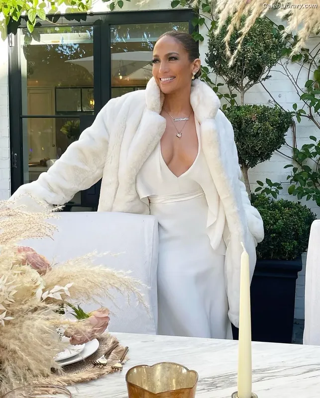 Jennifer Lopez photo 12 of 3409
