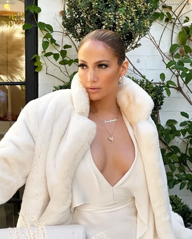 Jennifer Lopez photo 15 of 3409