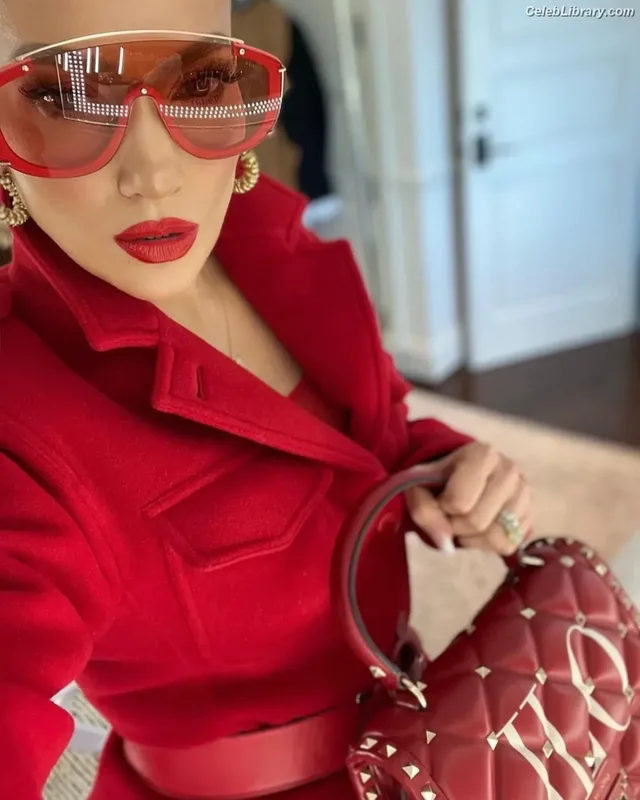 Jennifer Lopez photo 19 of 3409