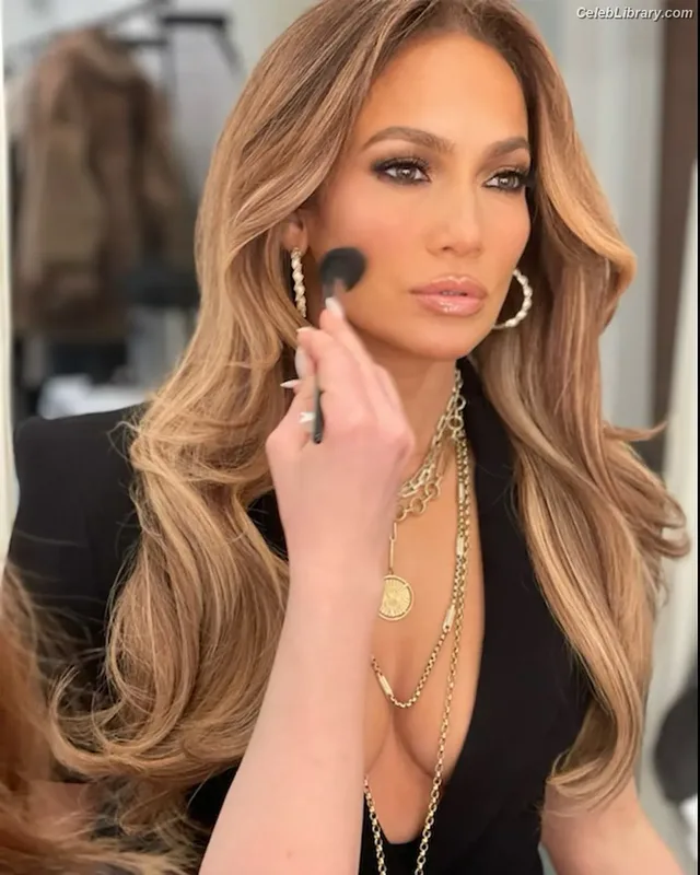 Jennifer Lopez photo 10 of 3409
