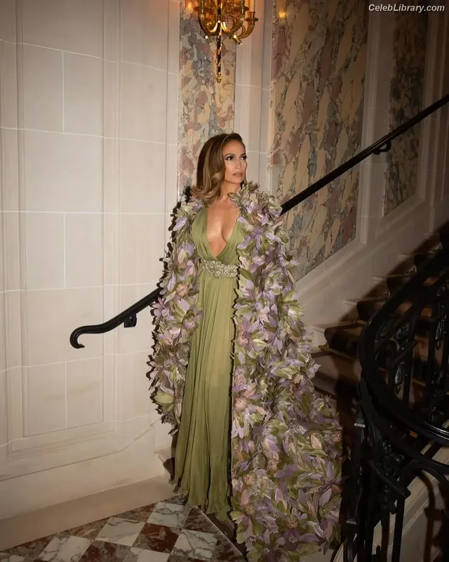 Jennifer Lopez photo 18 of 3409
