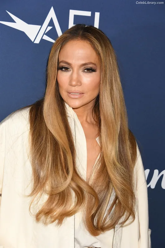 Jennifer Lopez photo 1 of 3409