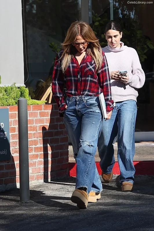 Jennifer Lopez photo 2 of 3409