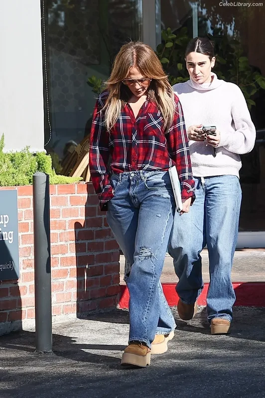 Jennifer Lopez photo 3 of 3409