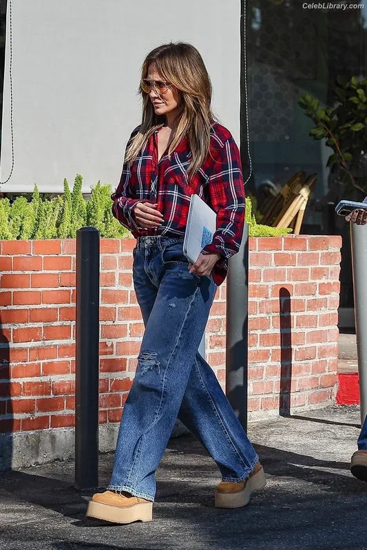 Jennifer Lopez photo 15 of 3409