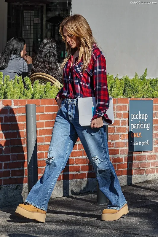 Jennifer Lopez photo 23 of 3409