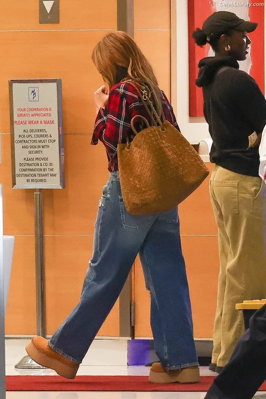 Jennifer Lopez photo 13 of 3409
