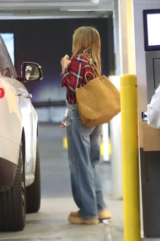 Jennifer Lopez photo 2 of 3409