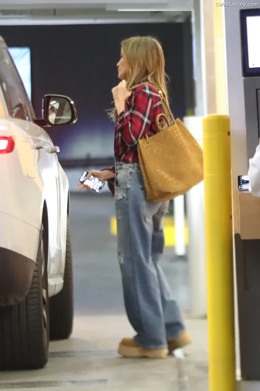 Jennifer Lopez photo 6 of 3409
