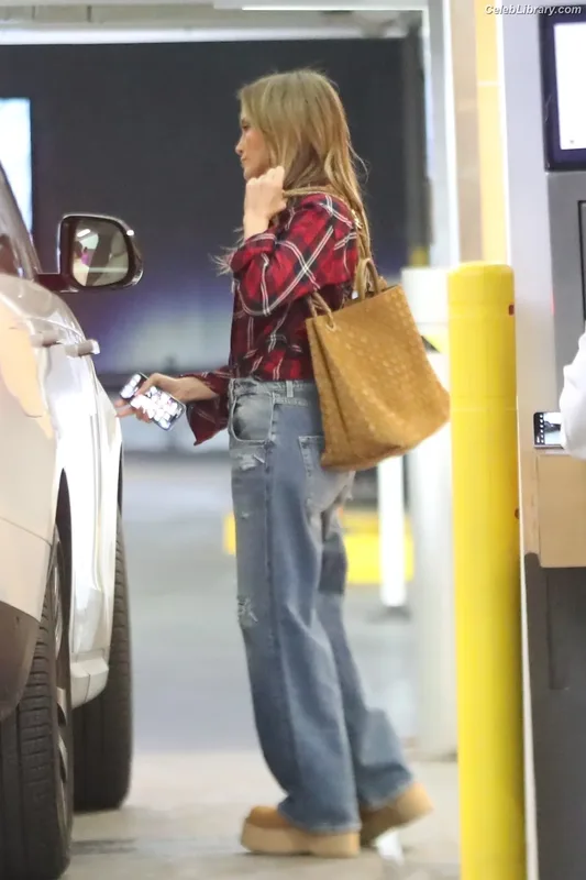 Jennifer Lopez photo 8 of 3409