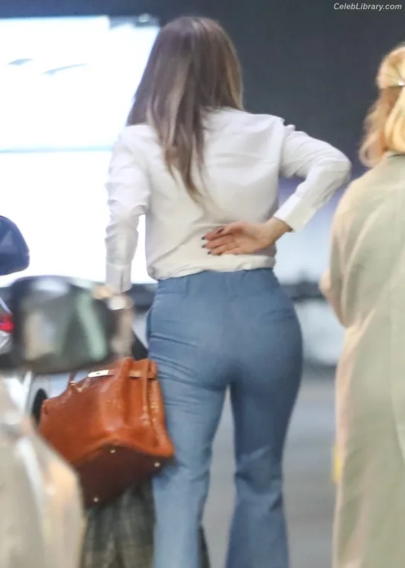 Jennifer Lopez photo 10 of 3409