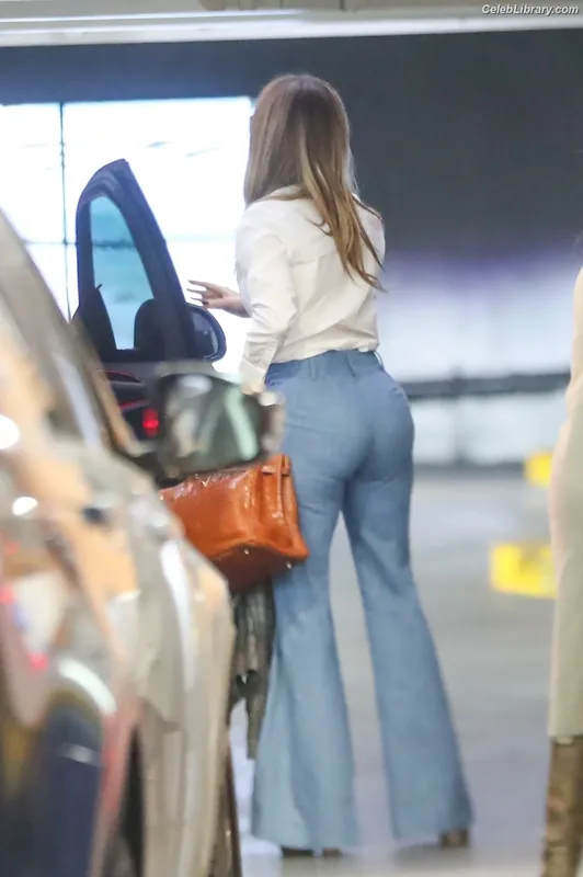 Jennifer Lopez photo 19 of 3409