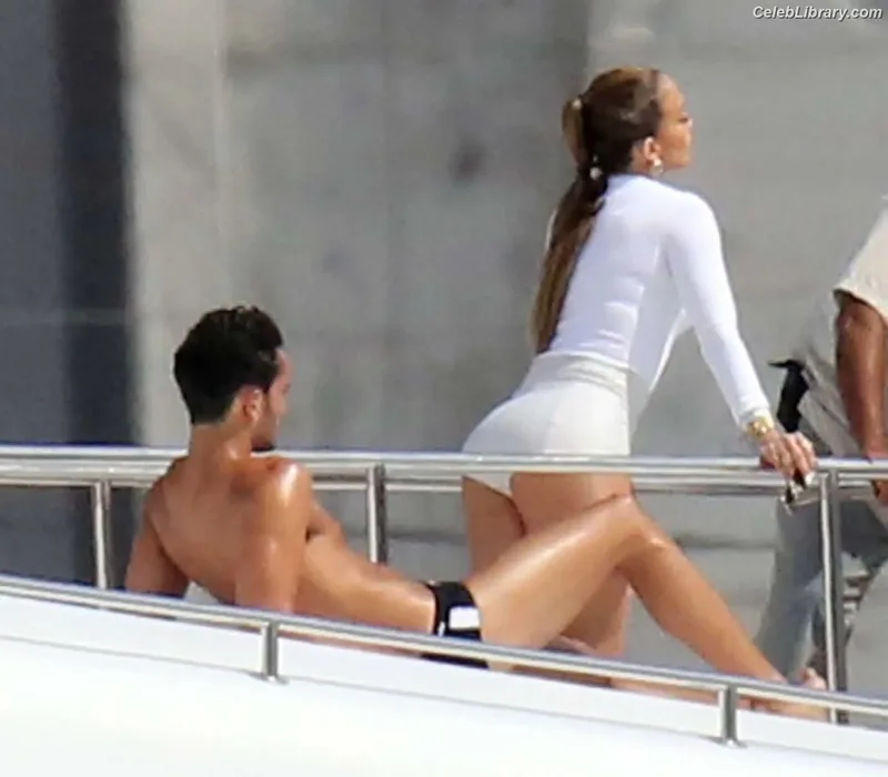 Jennifer Lopez photo 24 of 3409