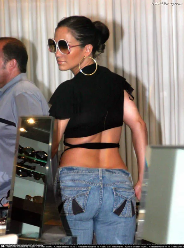 Jennifer Lopez photo 18 of 3409