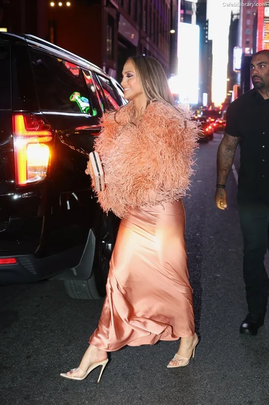 Jennifer Lopez photo 4 of 3409