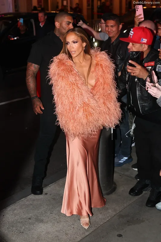 Jennifer Lopez photo 7 of 3409