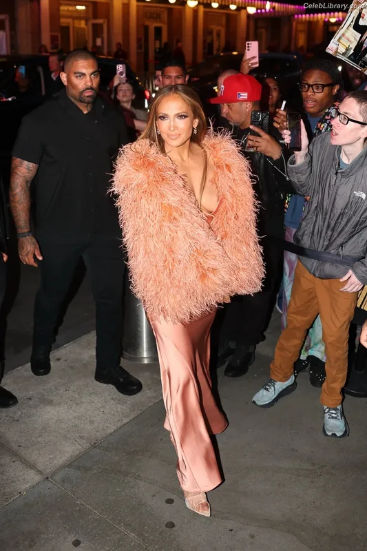 Jennifer Lopez photo 8 of 3409