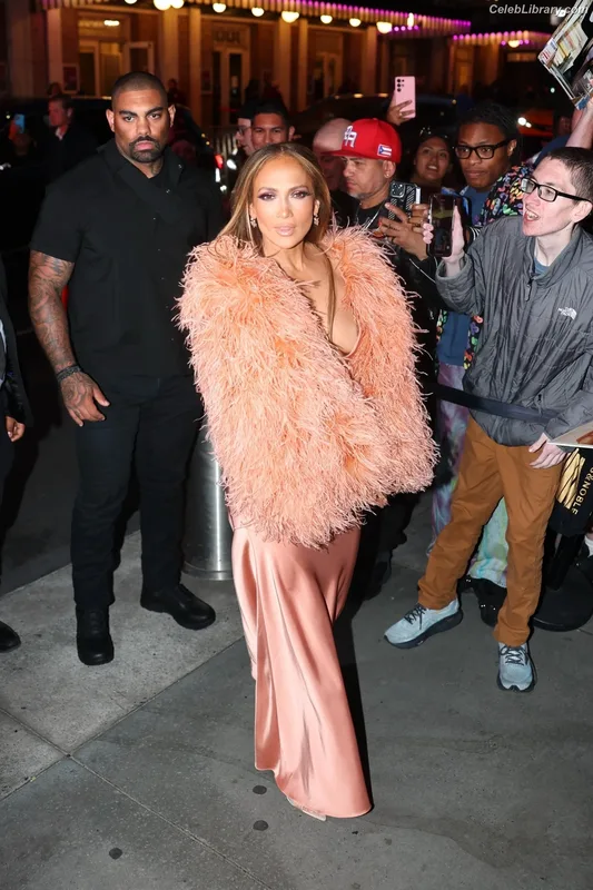 Jennifer Lopez photo 10 of 3409