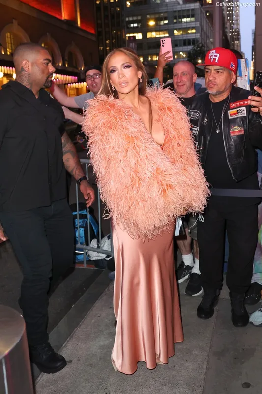 Jennifer Lopez photo 17 of 3409
