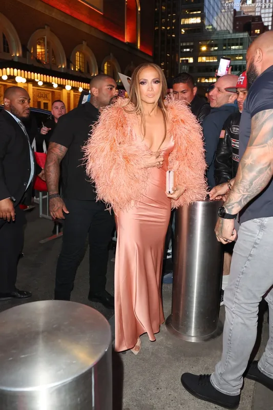 Jennifer Lopez photo 2 of 3409