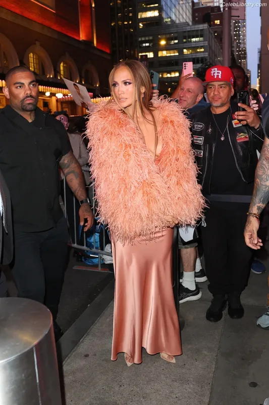 Jennifer Lopez photo 3 of 3409