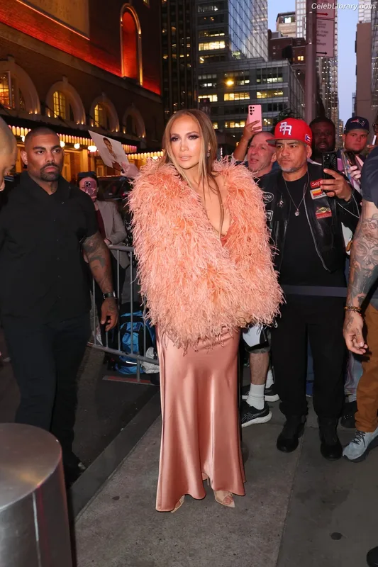 Jennifer Lopez photo 4 of 3409