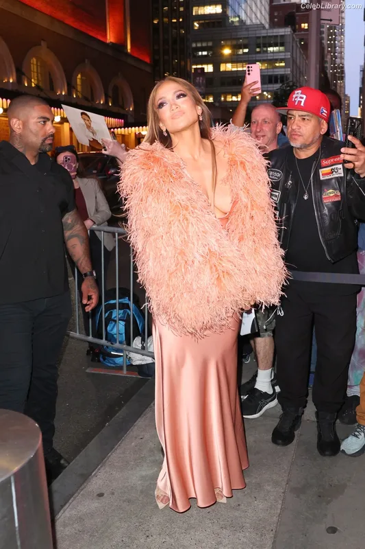 Jennifer Lopez photo 5 of 3409