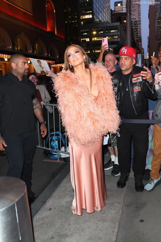 Jennifer Lopez photo 6 of 3409