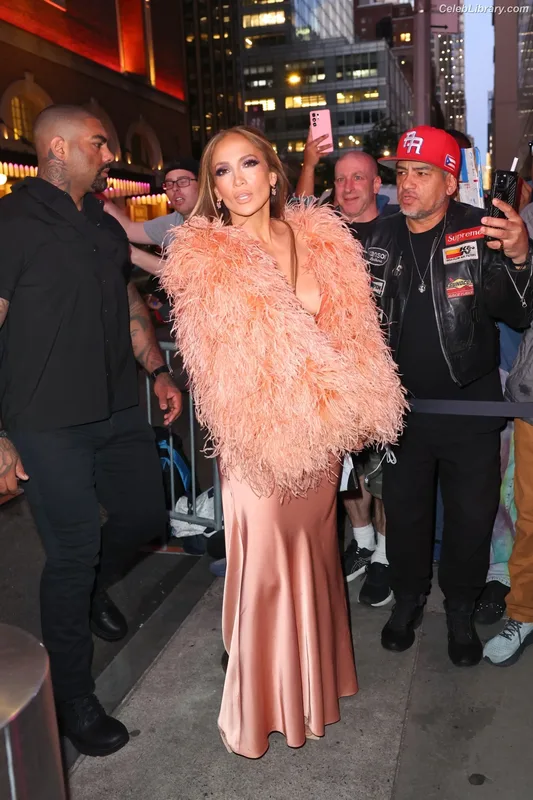 Jennifer Lopez photo 7 of 3409