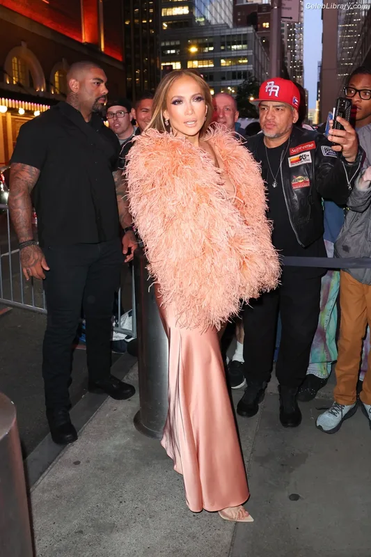 Jennifer Lopez photo 9 of 3409