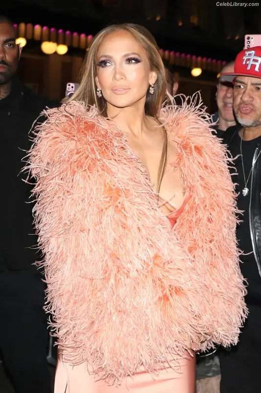 Jennifer Lopez photo 21 of 3409