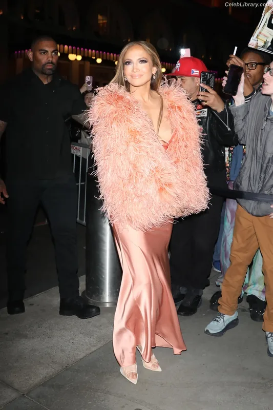 Jennifer Lopez photo 2 of 3409
