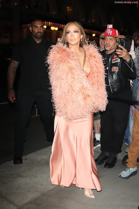 Jennifer Lopez photo 4 of 3409