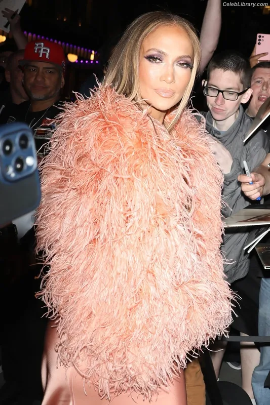 Jennifer Lopez photo 8 of 3409